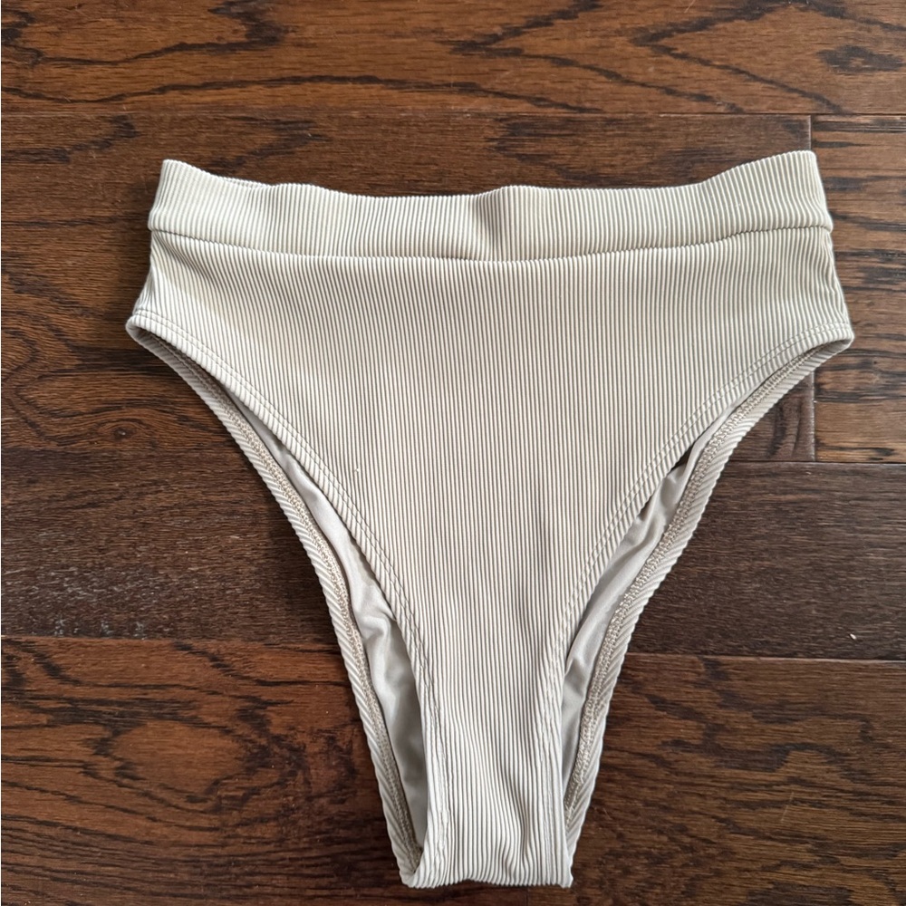 Aerie women’s medium Cream/tan Ribbed Bikini Bottom lined excellent condition